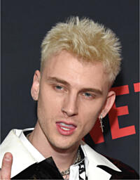 machine-gun-kelly-2022-2022-01-12.jpg
