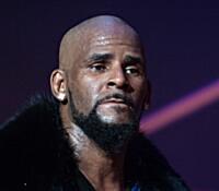r-kelly-shutterstock_546085783-2021-09-20-2021-09-27.jpg